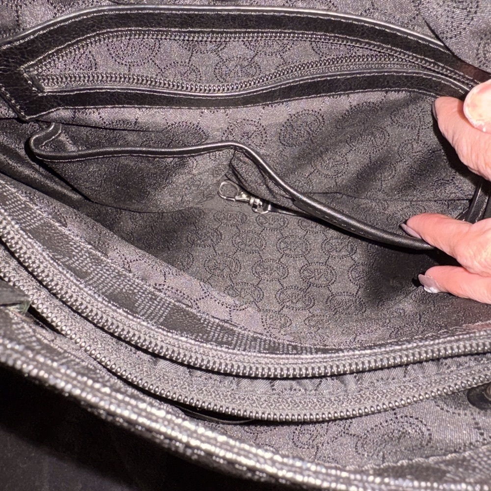 MICHAEL KORS Black Bag with Signature MK Logo - Picture 10 of 14